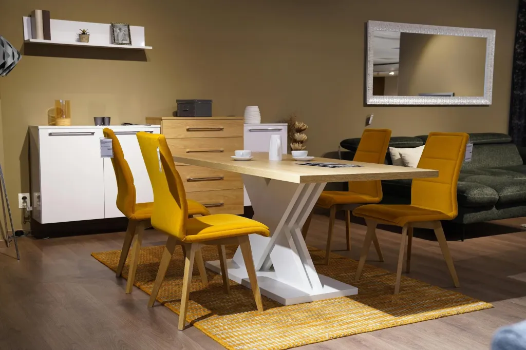 Nowoczesne salony meblowe – czy cena zawsze oznacza jakość i trwałość mebli?